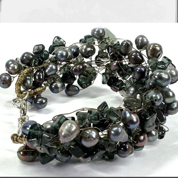 Vintage brutalist woven gray baroque pearls & smokey quartz chips wire bracelet - Picture 10 of 11